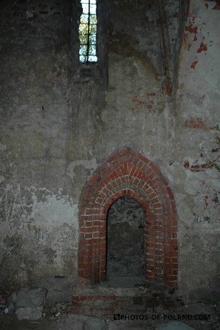 Złotnik: ruin of a Gothic church