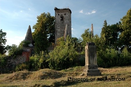 Złotnik: ruin of a Gothic church